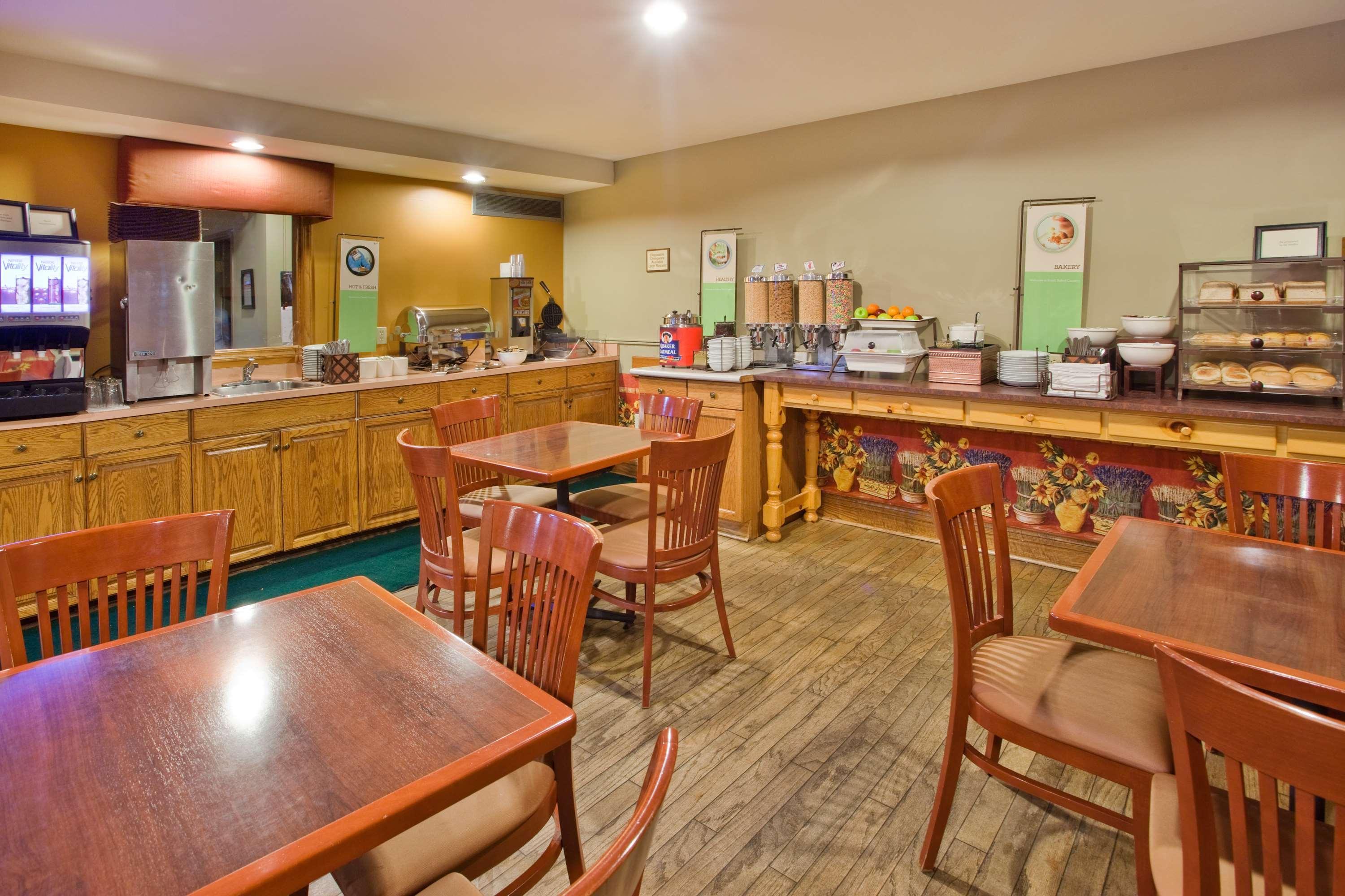 Travelodge Suites By Wyndham Regina - Eastgate Bay 외부 사진