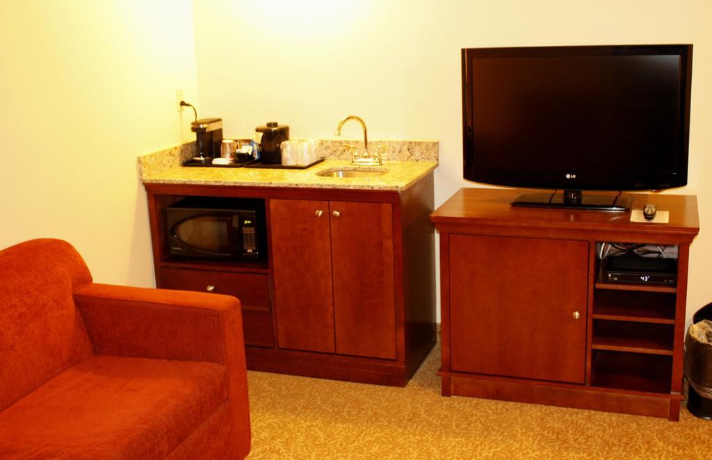 Travelodge Suites By Wyndham Regina - Eastgate Bay 외부 사진