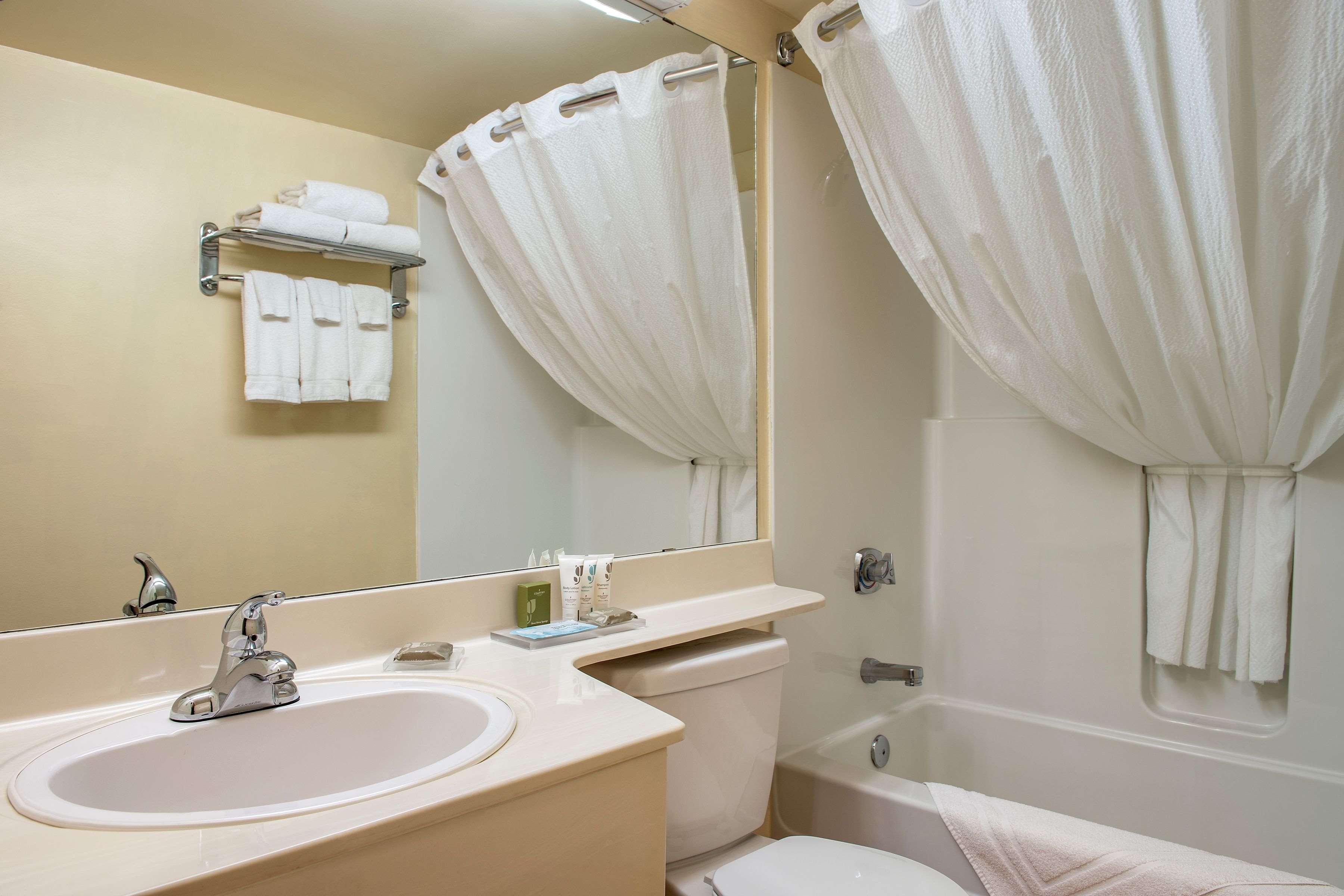 Travelodge Suites By Wyndham Regina - Eastgate Bay 외부 사진