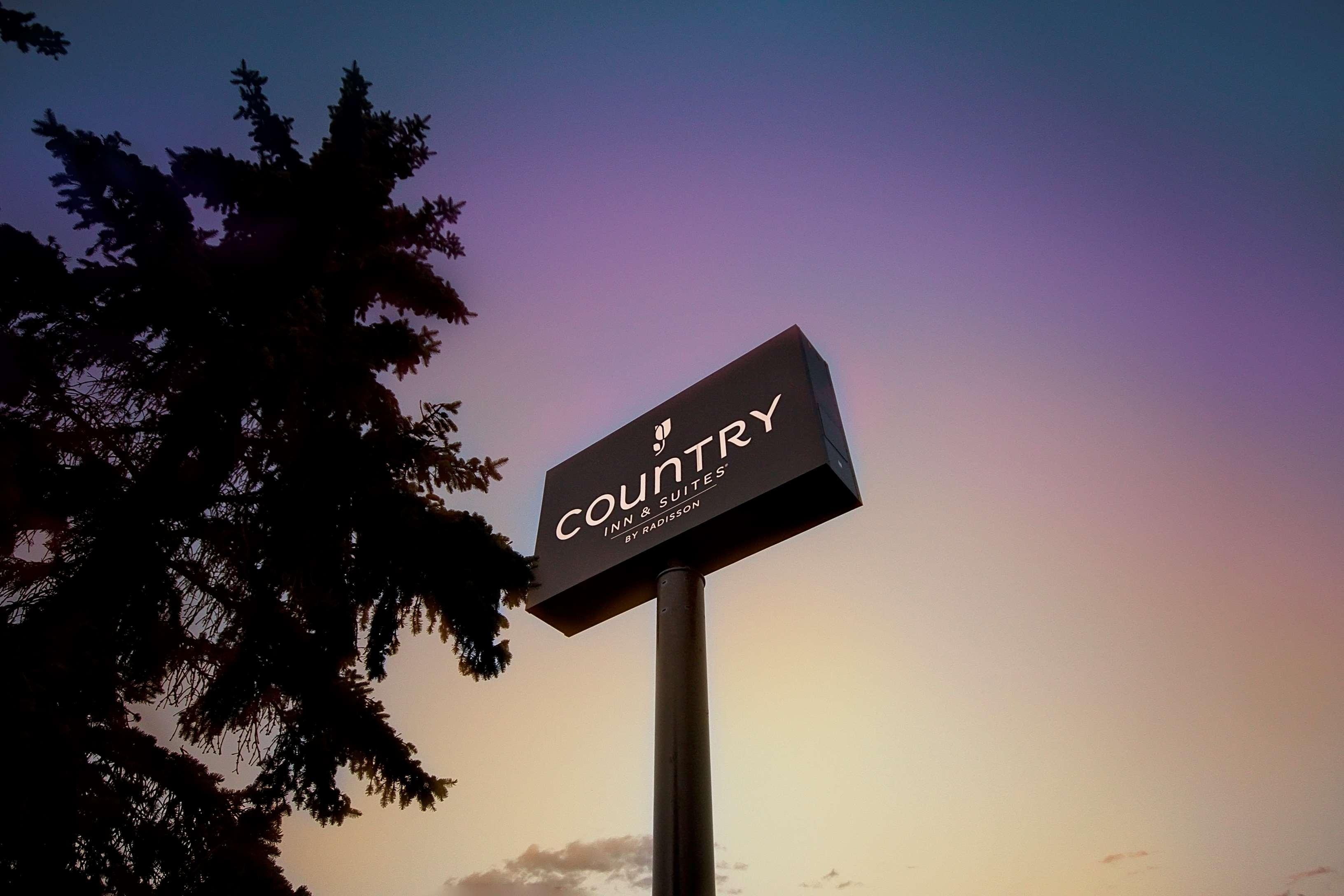 Travelodge Suites By Wyndham Regina - Eastgate Bay 외부 사진