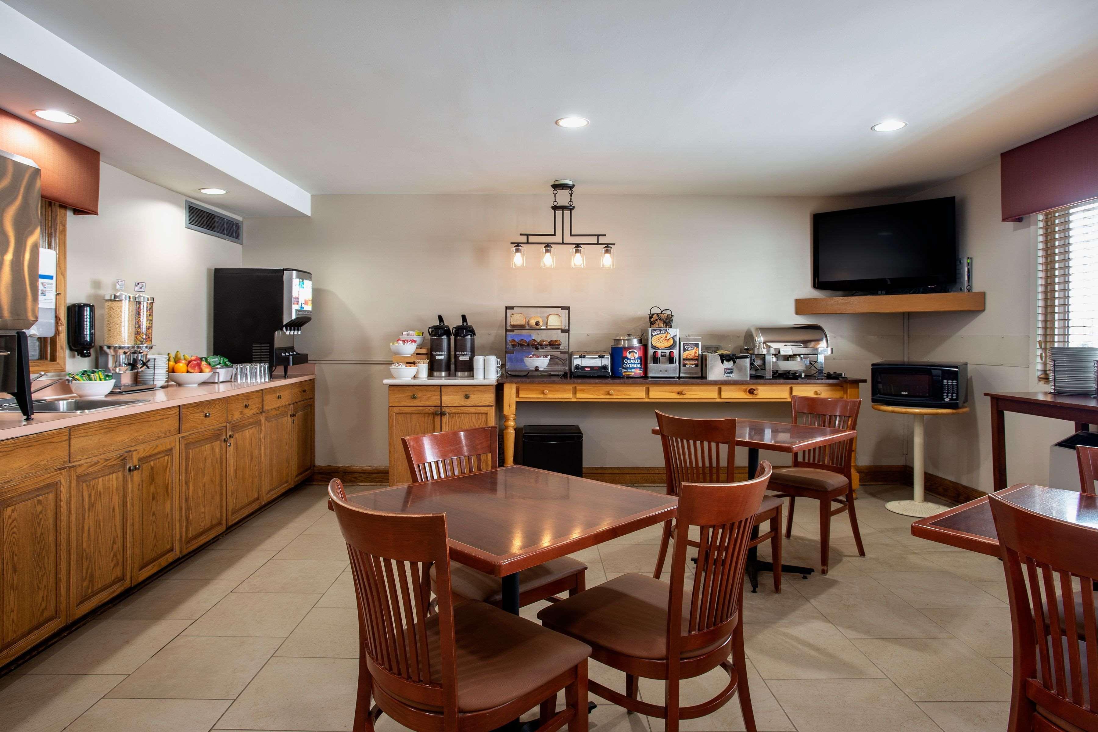 Travelodge Suites By Wyndham Regina - Eastgate Bay 외부 사진